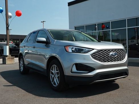 Used 2024 Ford Edge SEL AWD/4WD image 3