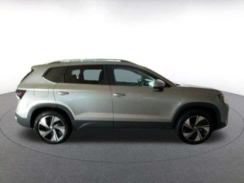 Used 2025 Volkswagen Taos SE image 24