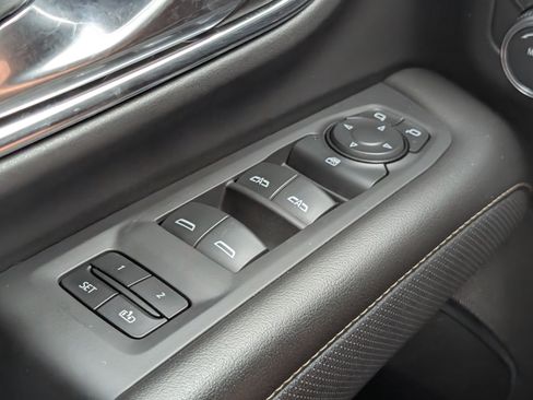 Used 2024 GMC Yukon SLT AWD/4WD image 23