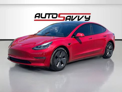 Used 2023 Tesla Model 3 Standard Range image 3