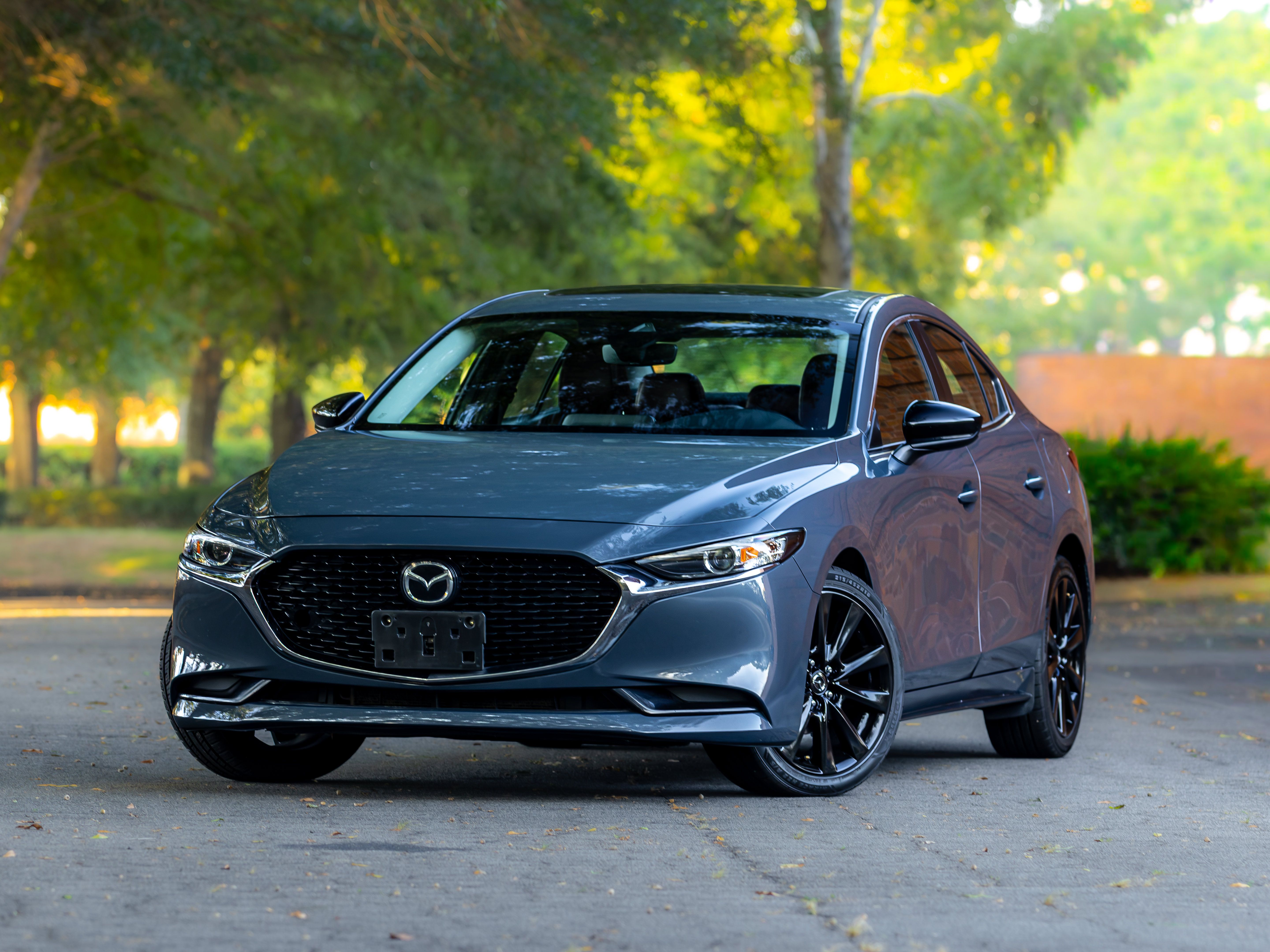 Used 2022 MAZDA MAZDA3 s FWD image 2