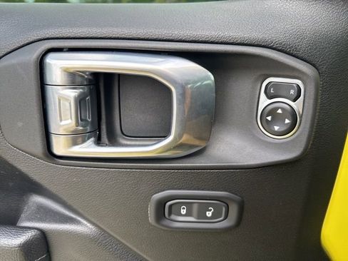 Used 2023 Jeep Gladiator Sport AWD/4WD image 15
