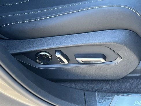 Used 2025 Acura RDX Base image 32