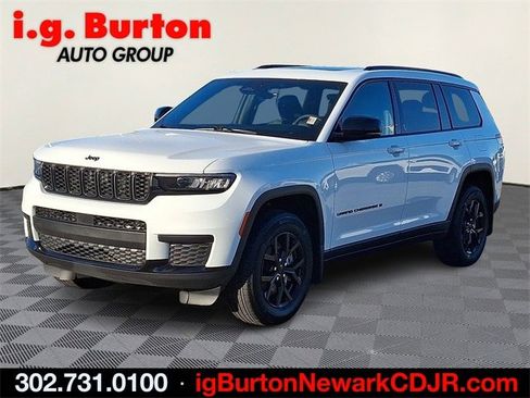 Used 2025 Jeep Grand Cherokee L Altitude image 2