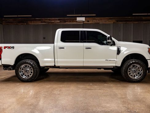 Used 2022 Ford F250 Platinum w/ FX4 Off-Road Package image 10