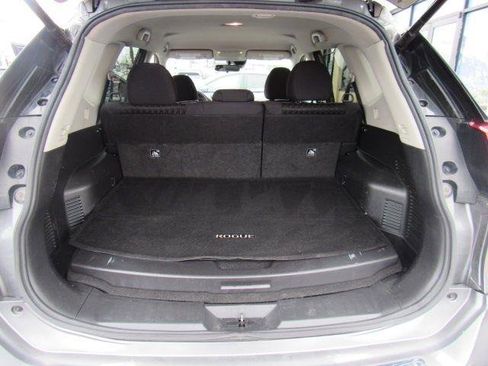 Used 2019 Nissan Rogue SV image 25