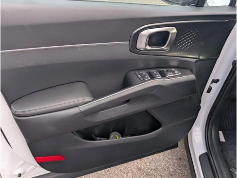 New 2025 Kia Sorento LX image 15