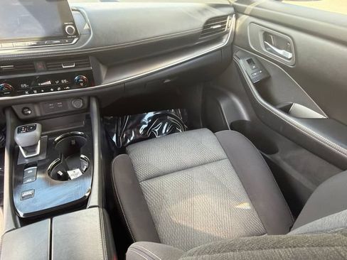 Used 2024 Nissan Rogue SV FWD image 19