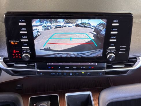 Used 2021 Toyota Sienna XLE FWD image 13