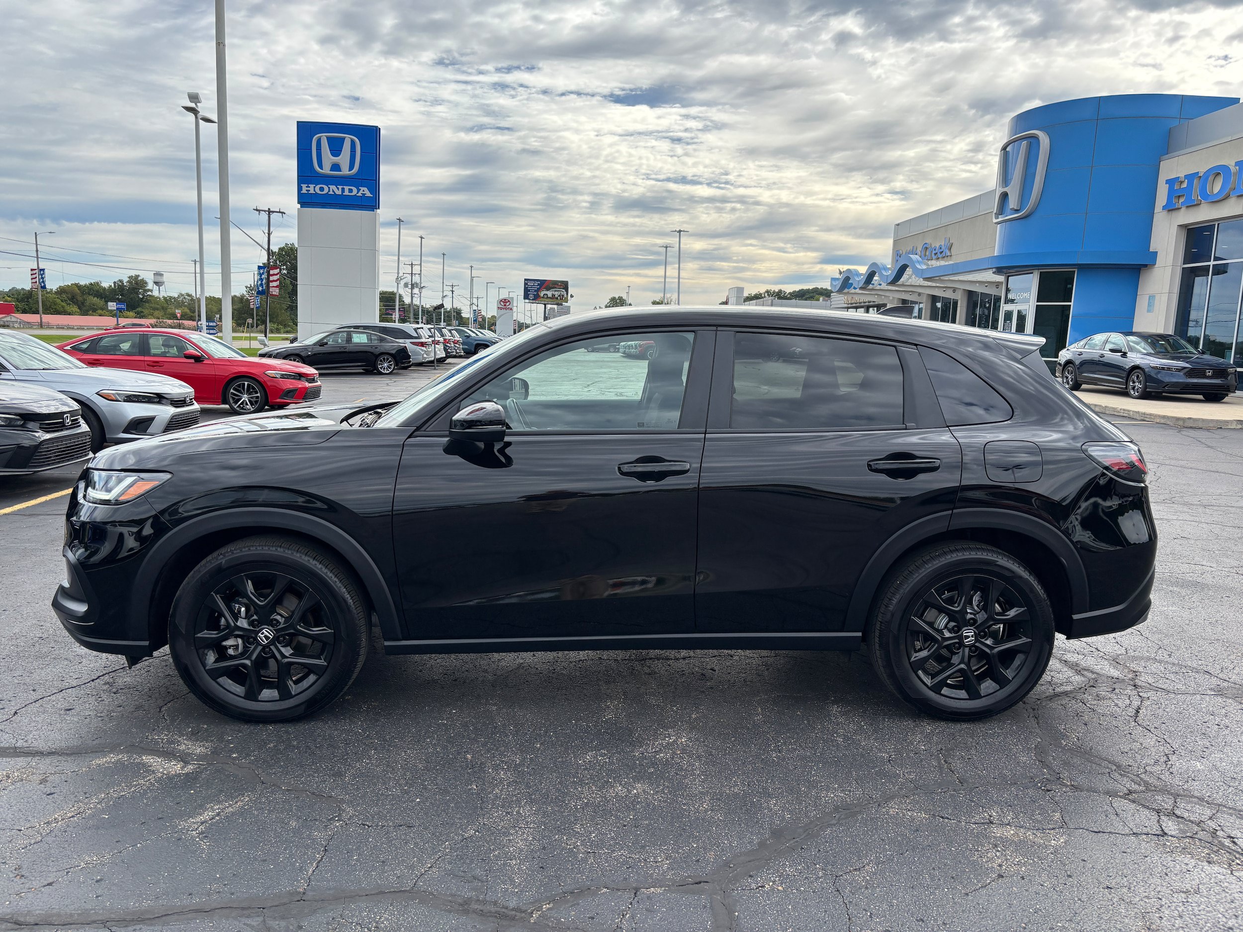 Certified 2025 Honda HR-V Sport image 1
