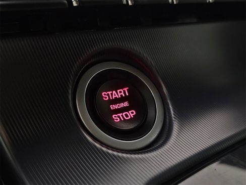 Used 2018 Jaguar F-TYPE R image 33