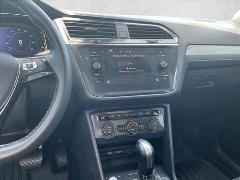 Used 2021 Volkswagen Tiguan SEL FWD image 8