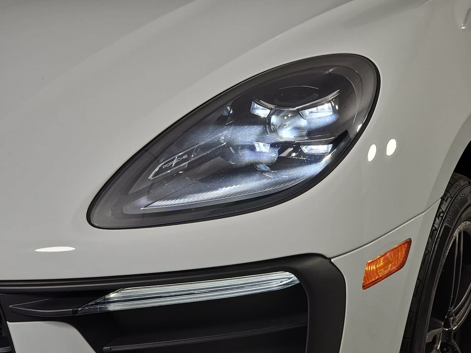 Used 2022 Porsche Macan w/ Premium Package Plus AWD/4WD image 31