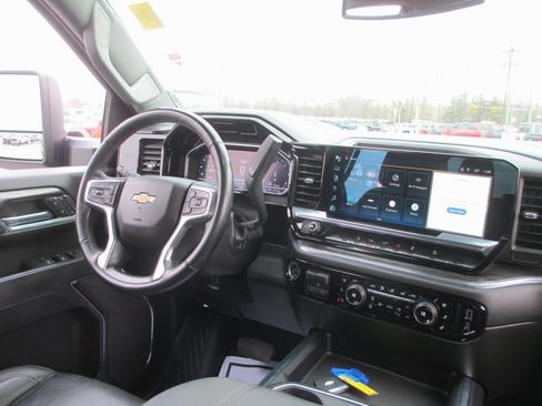 Certified 2024 Chevrolet Silverado 2500 LTZ w/ LTZ Convenience Package image 24