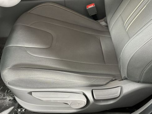 Used 2025 Hyundai Elantra SEL FWD image 12