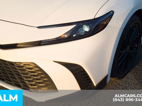 Used 2025 Toyota Camry SE image 10