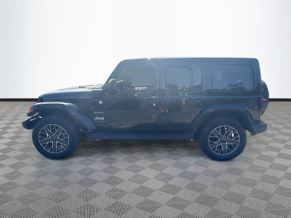 Used 2023 Jeep Wrangler Unlimited Sahara w/ Cold Weather Group AWD/4WD image 9