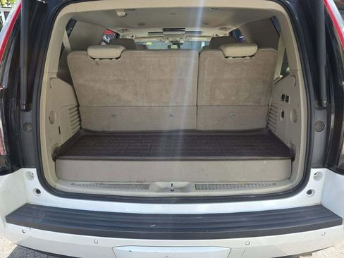 Used 2017 Cadillac Escalade Luxury AWD/4WD image 12