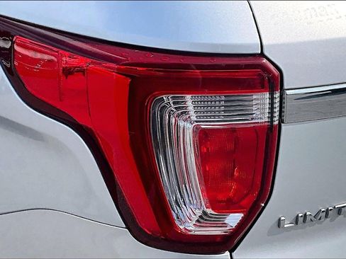 Used 2017 Ford Explorer Limited FWD image 28