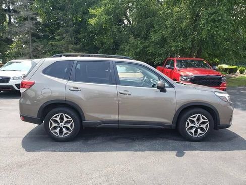 Used 2020 Subaru Forester Premium AWD/4WD image 2