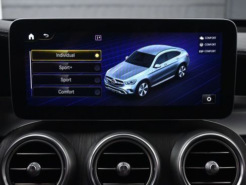 Used 2023 Mercedes-Benz GLC 300 4MATIC Coupe image 31