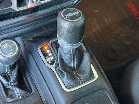 Used 2019 Jeep Wrangler Unlimited Sahara w/ Uconnect 4C Nav & Sound Group image 20