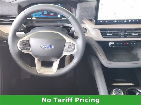 Used 2025 Ford Explorer Active w/ Active Comfort Package image 24
