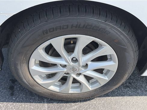 Certified 2017 Nissan Sentra SV w/ Style Package FWD image 10