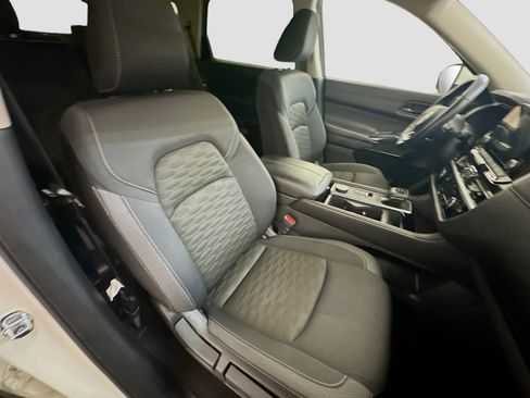 Used 2025 Nissan Pathfinder SV AWD/4WD image 33