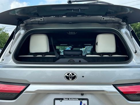 Used 2025 Toyota Sequoia Capstone AWD/4WD image 18