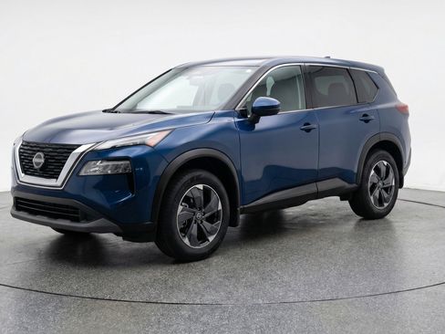 Used 2025 Nissan Rogue SV image 3