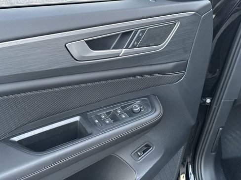 New 2026 Volkswagen Atlas Cross Sport SE image 13