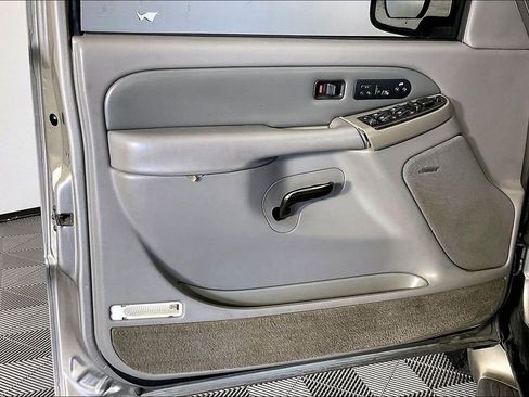 Used 2003 GMC Yukon XL Denali image 19