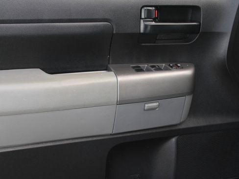 Used 2013 Toyota Tundra image 16