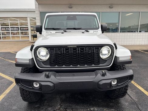 Certified 2026 Jeep Gladiator Sport AWD/4WD image 2