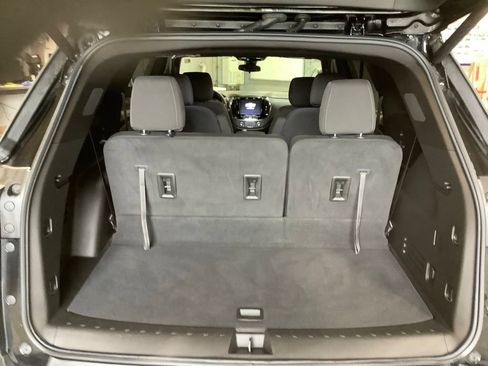 Used 2023 Chevrolet Traverse LT AWD/4WD image 16