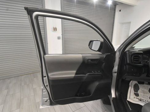 Used 2020 Toyota Tacoma SR w/ SX Package AWD/4WD image 15