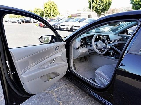 Used 2022 Hyundai Elantra SEL w/ Convenience Package FWD image 34