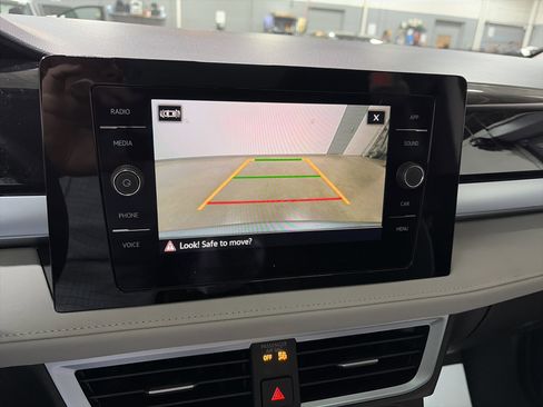 New 2026 Volkswagen Taos SE image 21