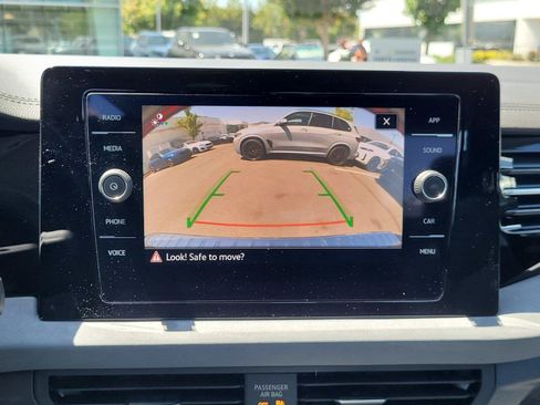 Used 2025 Volkswagen Jetta SE w/ Sunroof Package FWD image 14