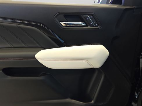 New 2026 GMC Canyon AT4X image 9