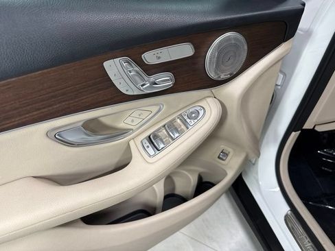 Used 2020 Mercedes-Benz GLC 300 4MATIC image 13