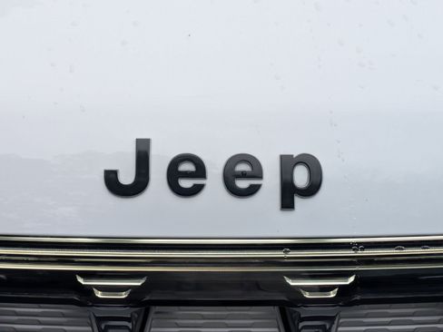 New 2026 Jeep Grand Wagoneer 4WD w/ Premium Group I image 32
