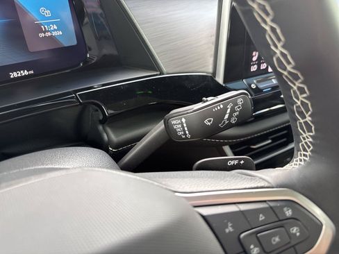 Used 2024 Volkswagen Atlas Cross Sport SE w/ Panoramic Sunroof Package FWD image 23
