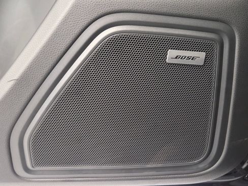 Certified 2025 Porsche Macan AWD/4WD image 16