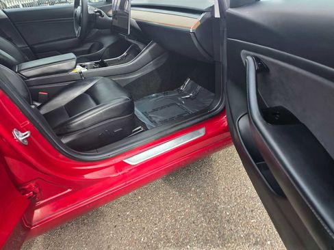 Used 2019 Tesla Model 3 Standard Range image 10