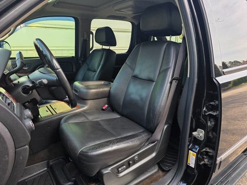 Used 2009 Chevrolet Avalanche LTZ image 14