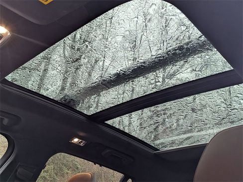 Certified 2022 Volvo XC90 T8 Inscription w/ Lounge Package image 10