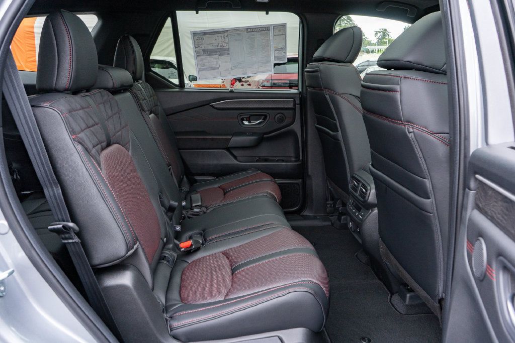 New 2026 Honda Pilot Black Edition image 15