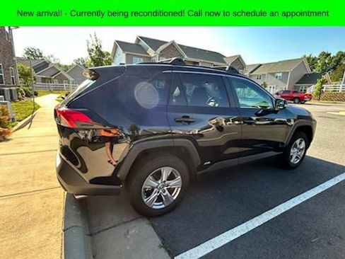 Used 2025 Toyota RAV4 XLE AWD/4WD image 2